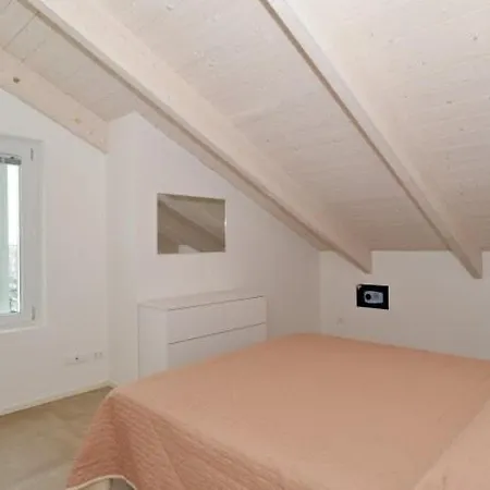 Attico 6 Posti Letto Zona Piazza Aurora 280m Dal Mare *