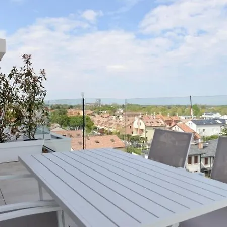 Attico 6 Posti Letto Zona Piazza Aurora 280m Dal Mare Διαμέρισμα