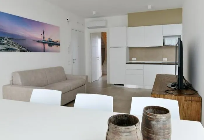 Attico 6 Posti Letto Zona Piazza Aurora 280m Dal Mare Διαμέρισμα *