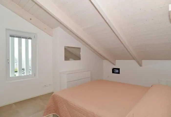 Attico 6 Posti Letto Zona Piazza Aurora 280m Dal Mare *