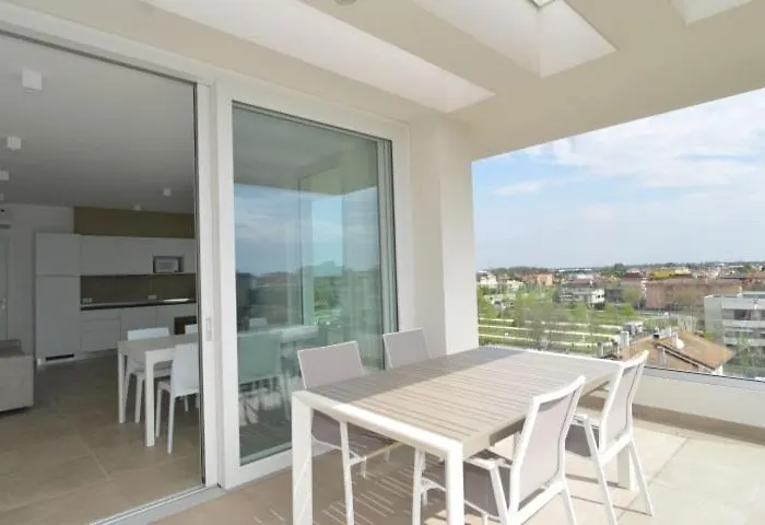 Attico 6 Posti Letto Zona Piazza Aurora 280m Dal Mare *